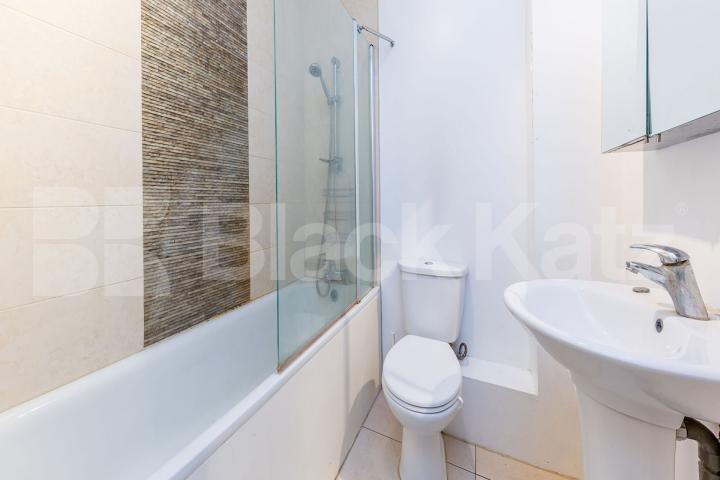  Well presented two double bedroom property set within a period conversion Moray Road, Finsbury Park